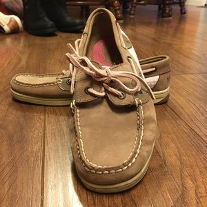 Tan Sperrys